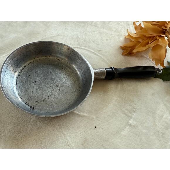 Club Hammered Aluminum small 6" skillet Wooden Handle - Picture 2 of 6